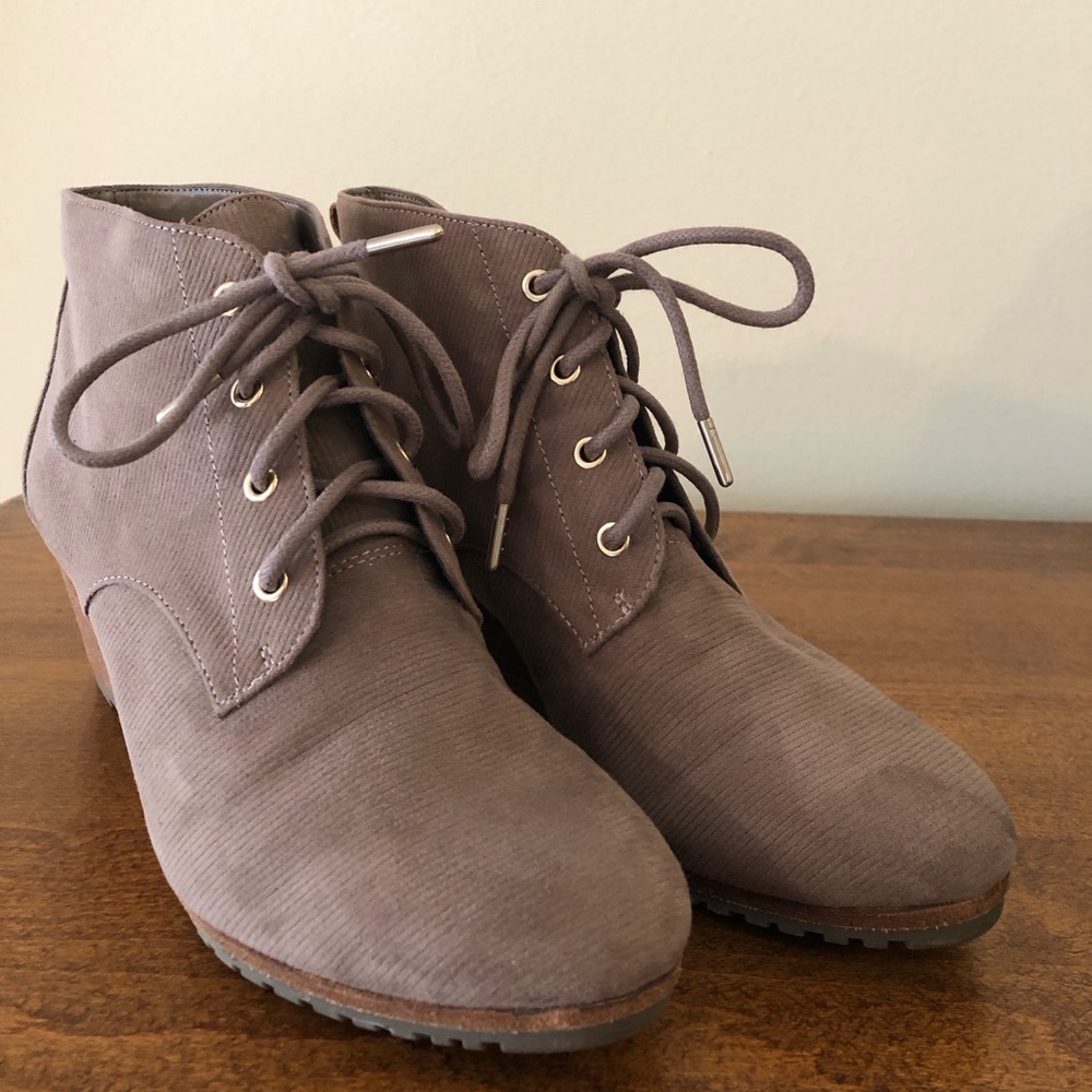 Dr. Scholl’s Close Call Wedge Booties, Size 8.5